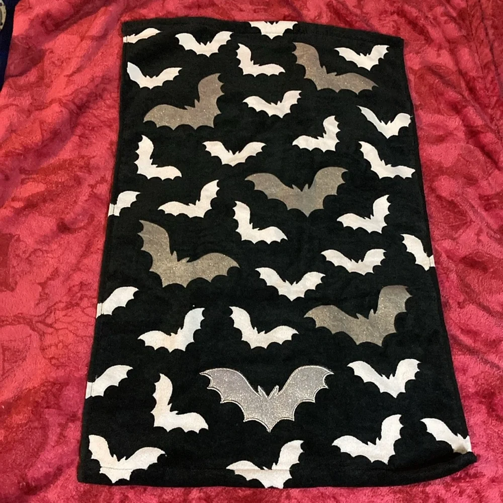 Silver bat 2 pack hand towels